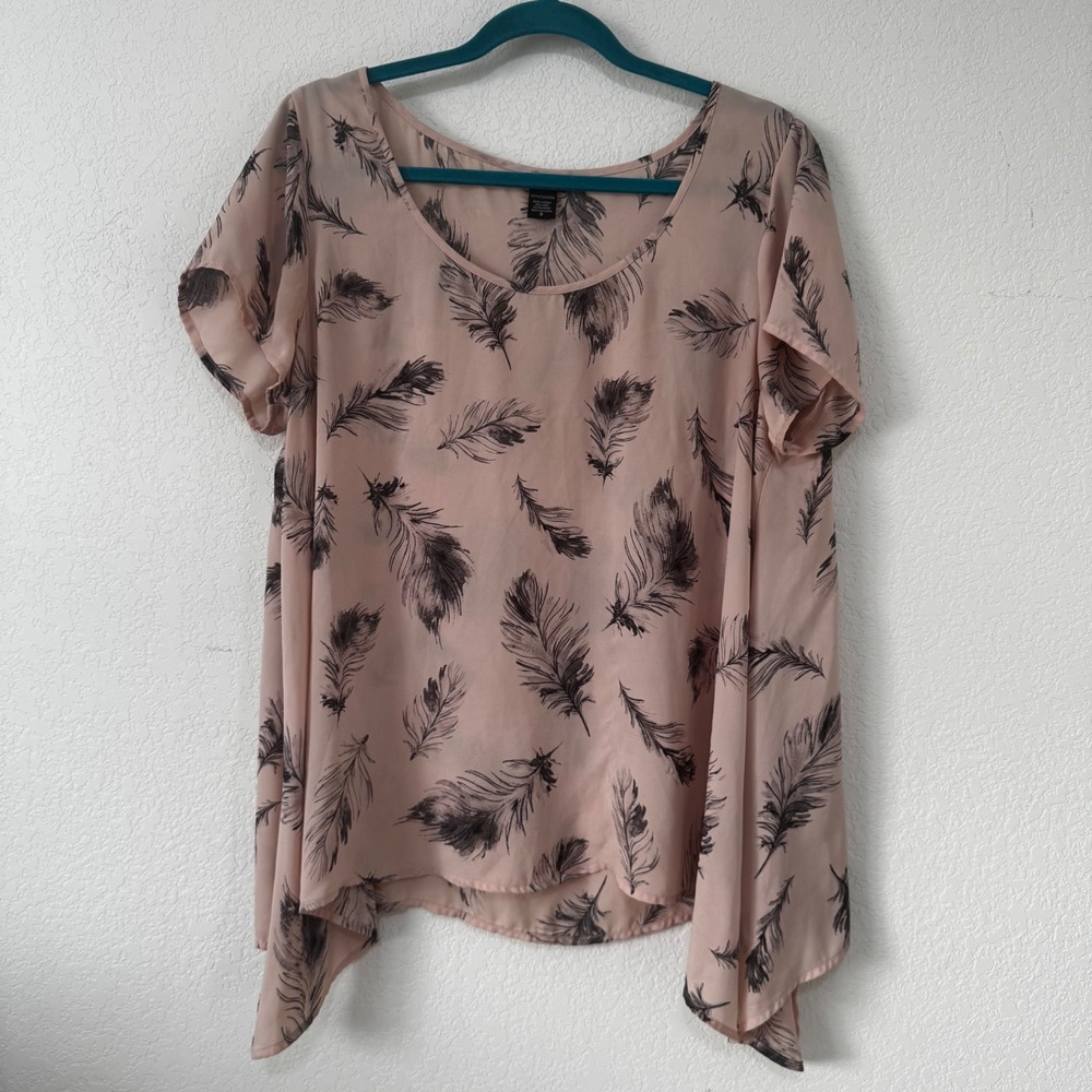 Torrid Pink Feather Print Tunic Top Short Sleeve Asymmetrical Hem Women's 0